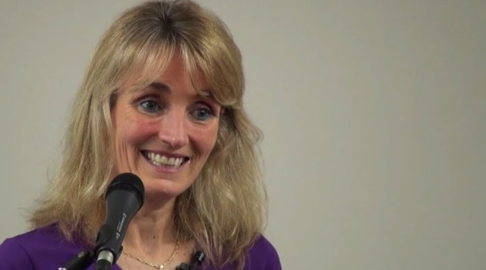 Suzanne Powell otra nociva gurú que afirma ser una “sanadora”