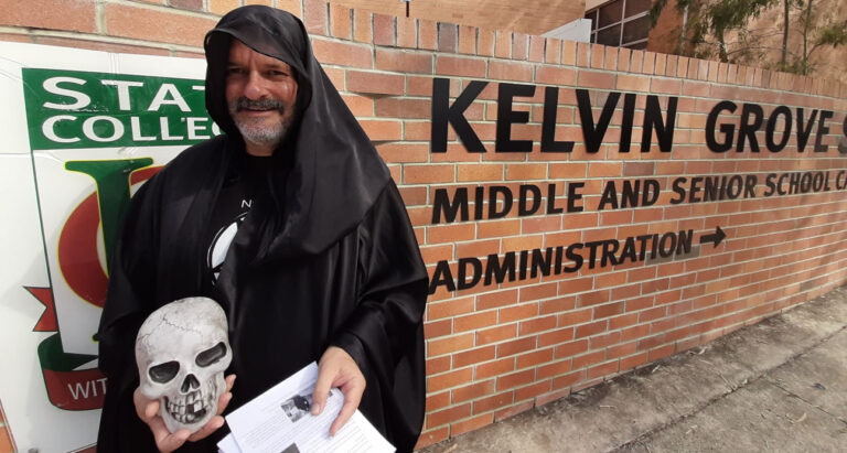 El astuto lobby satanista exige en Australia: «Que los jóvenes en las escuelas conozcan a Satanás»